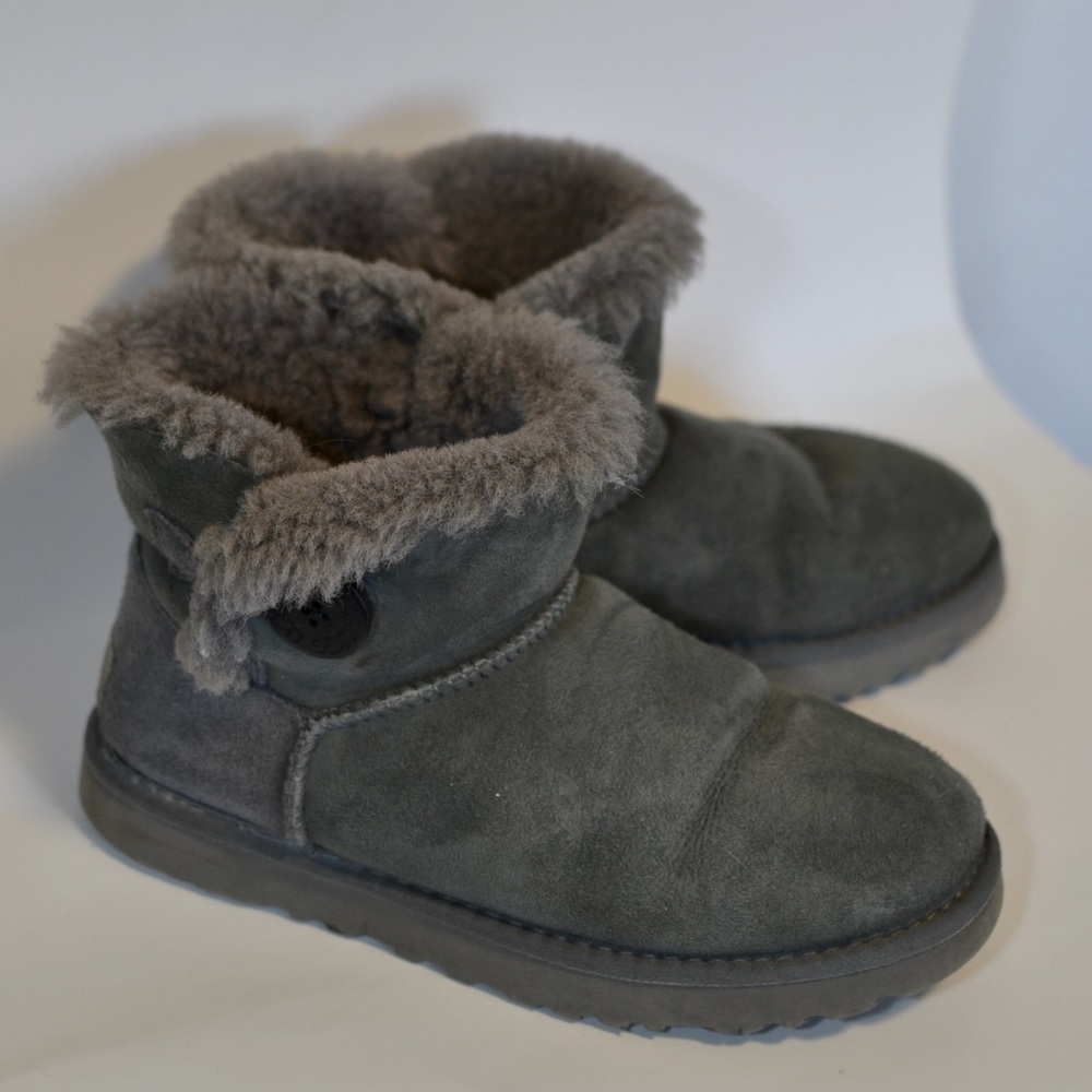 UGG short boots grey